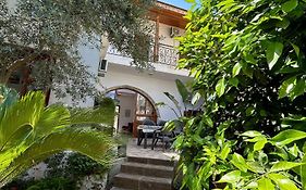 Arsione Guest House